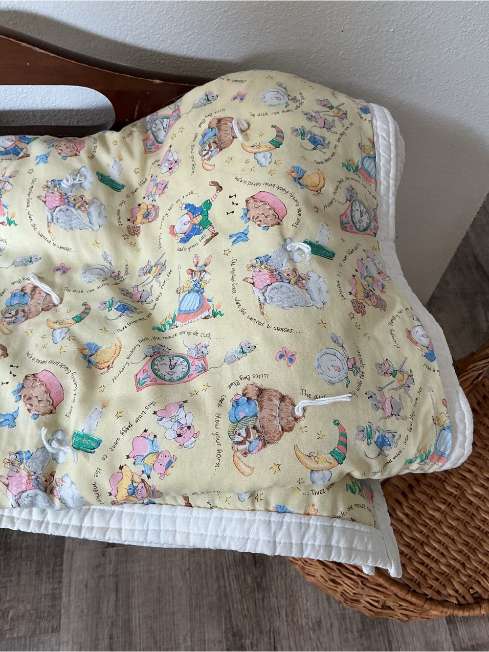 Vtg Mother Goose Nursery Rhyme Baby Quilt Yellow Panel Blanket 43x51.5 1990s - Picture 10 of 10